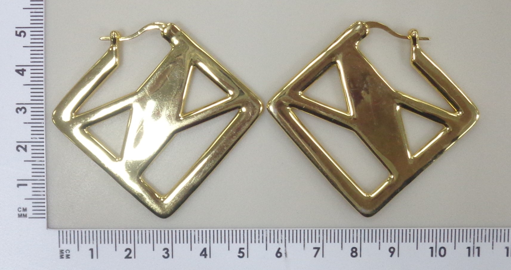 Бижутерные серьги